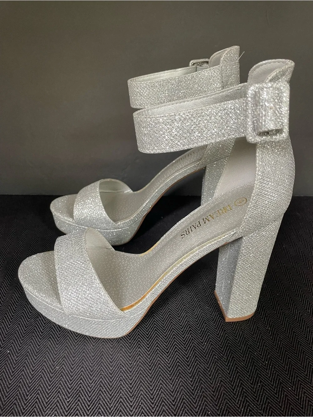 Dream Pairs Silver Glitter Platform Block Heel Sandals size 9
